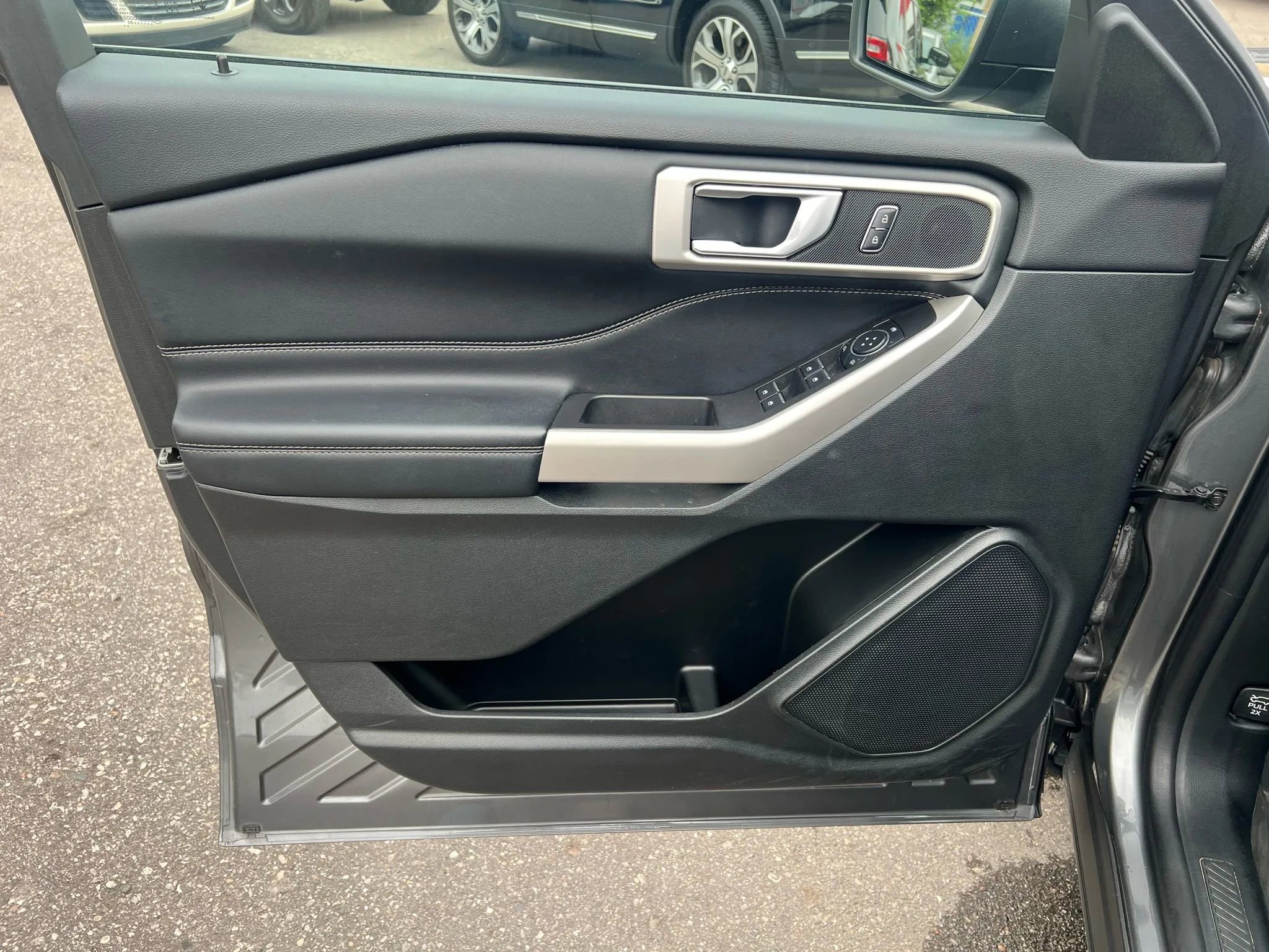 Used 2023 Ford Explorer XLT w/ Equipment Group 202A image 32