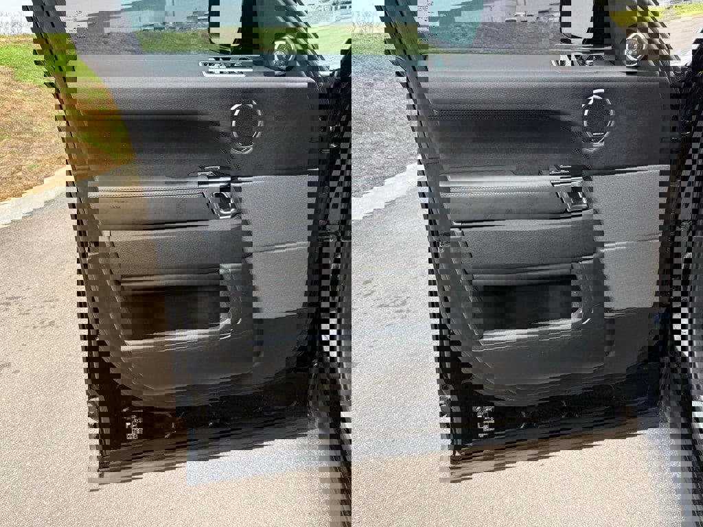 Used 2021 Land Rover Range Rover Sport HSE Silver Edition image 17