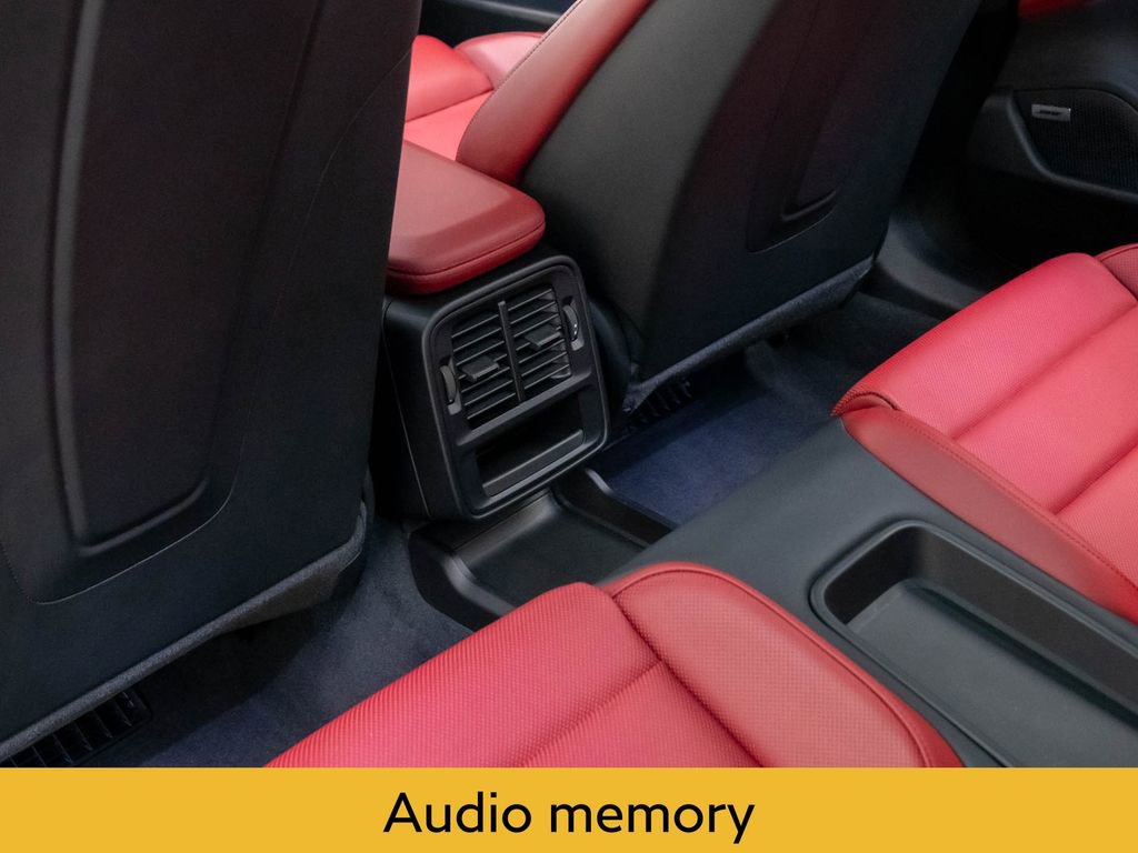 Used 2023 Porsche Taycan GTS image 18