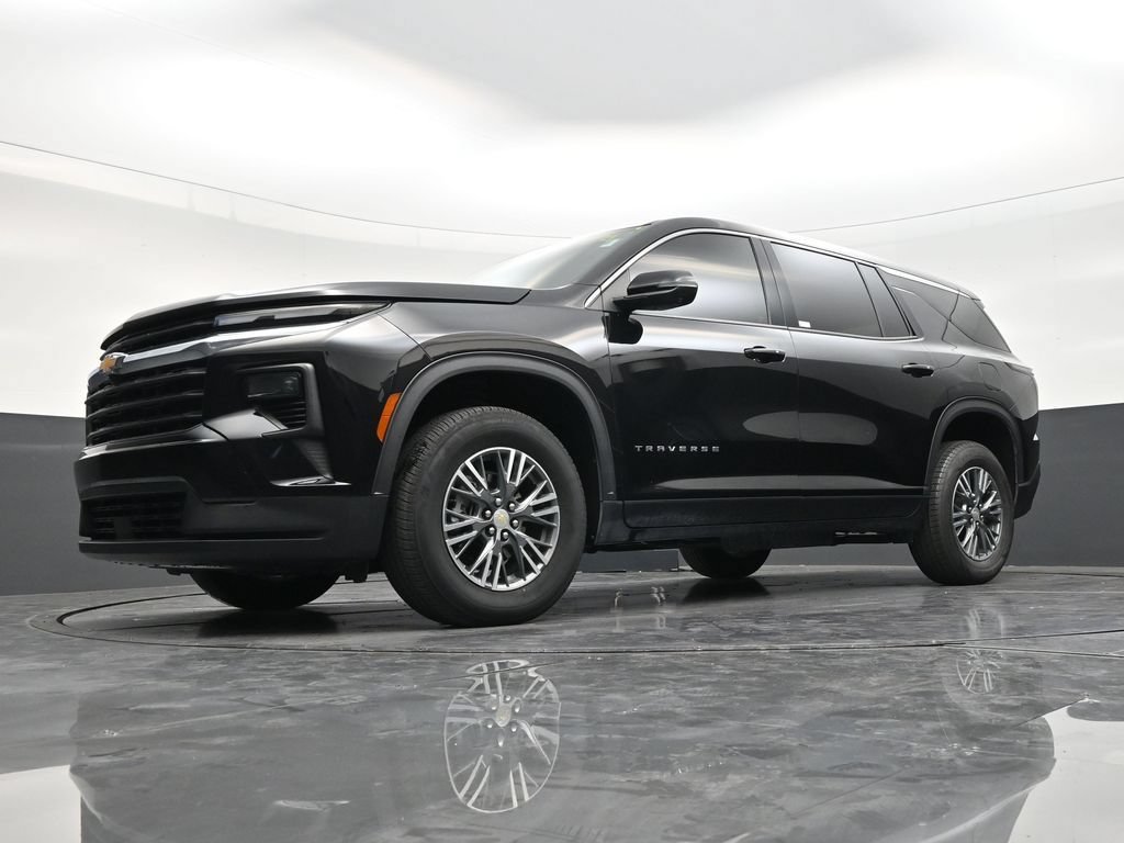 Used 2025 Chevrolet Traverse LT FWD image 19