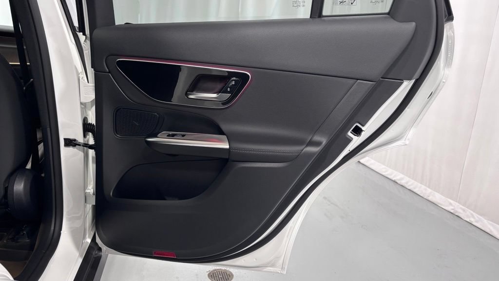 Certified 2025 Mercedes-Benz GLC 300 4MATIC image 27