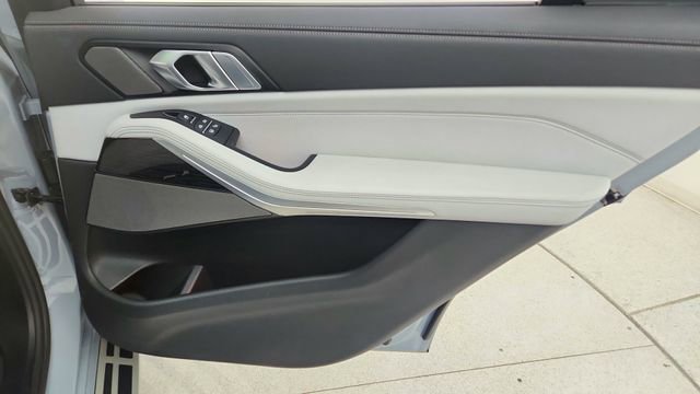 Used 2026 BMW X7 xDrive40i image 29