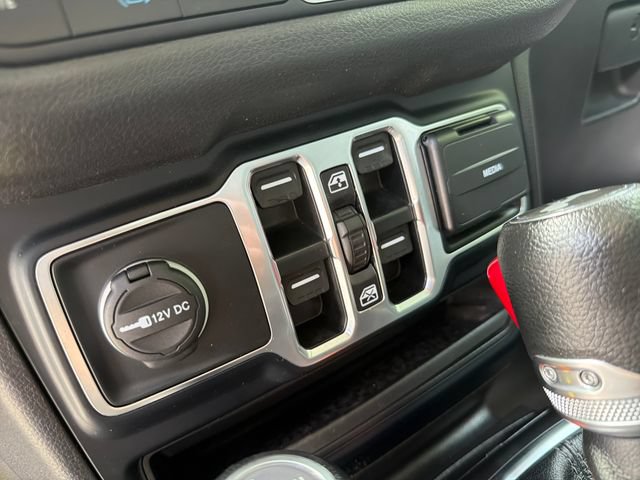 Used 2024 Jeep Wrangler Unlimited AWD/4WD image 13