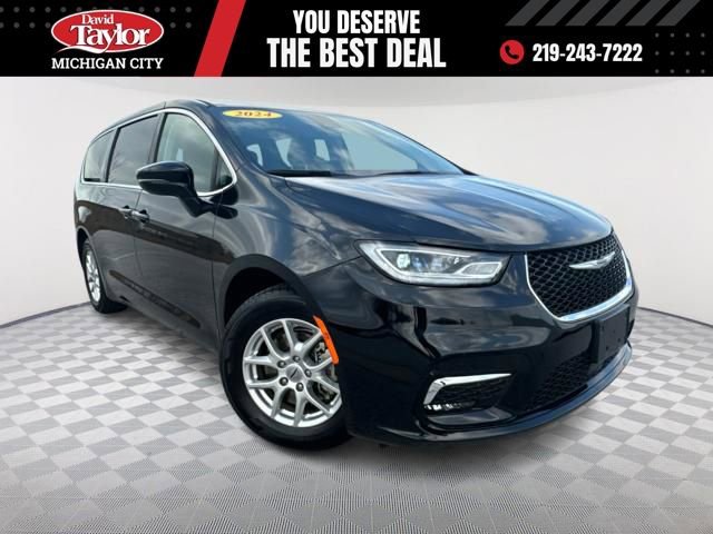 Used 2024 Chrysler Pacifica Touring-L image 1