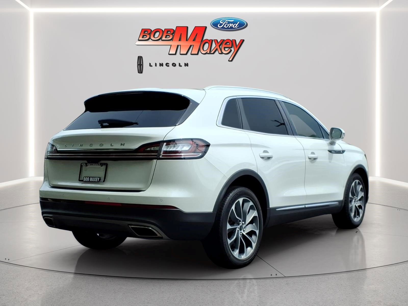 Used 2022 Lincoln Nautilus Reserve AWD/4WD image 4