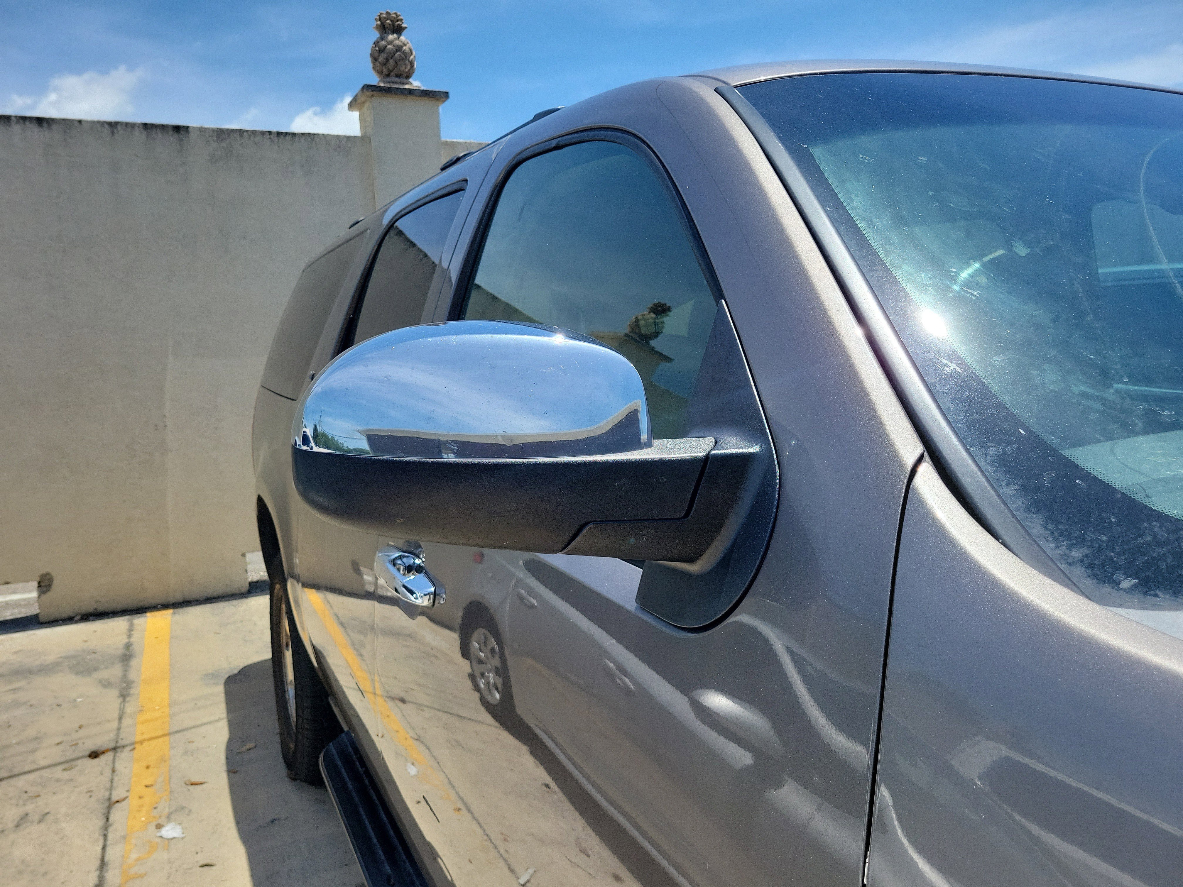Used 2011 Chevrolet Suburban LT RWD image 9