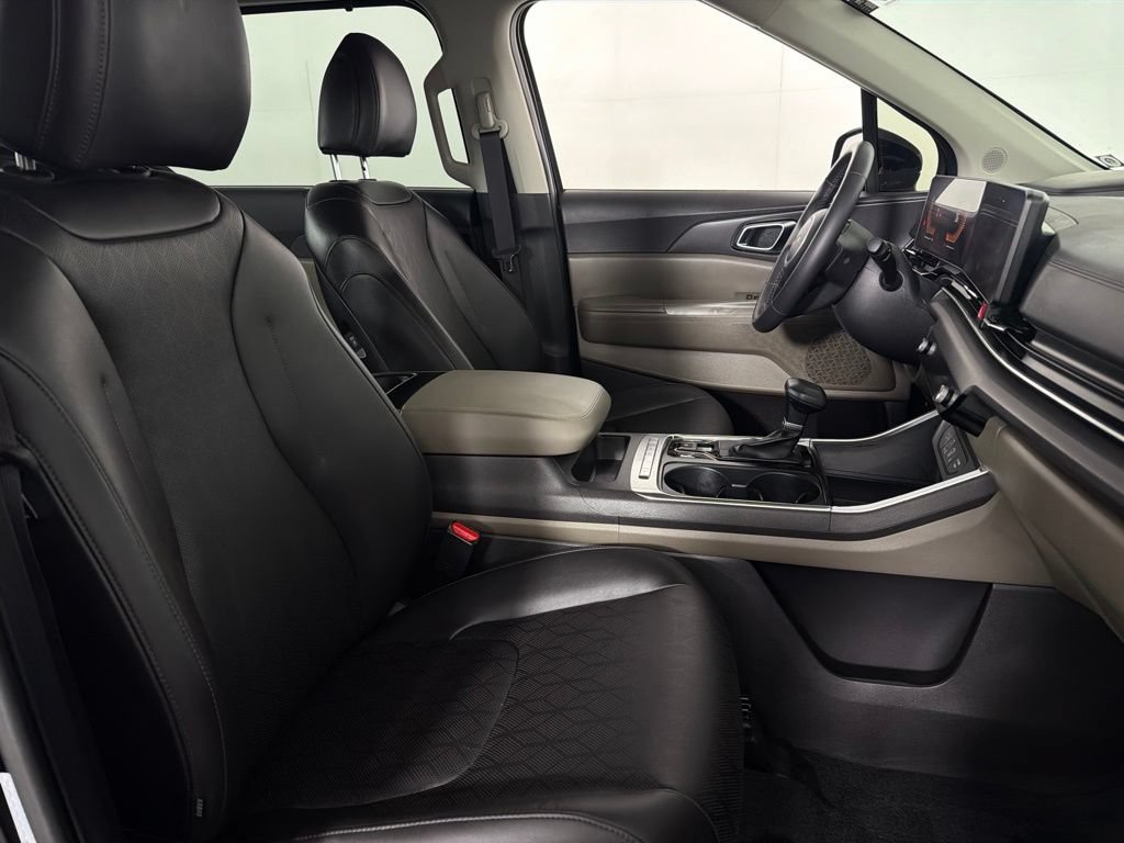 Used 2025 Kia Carnival EX FWD image 37