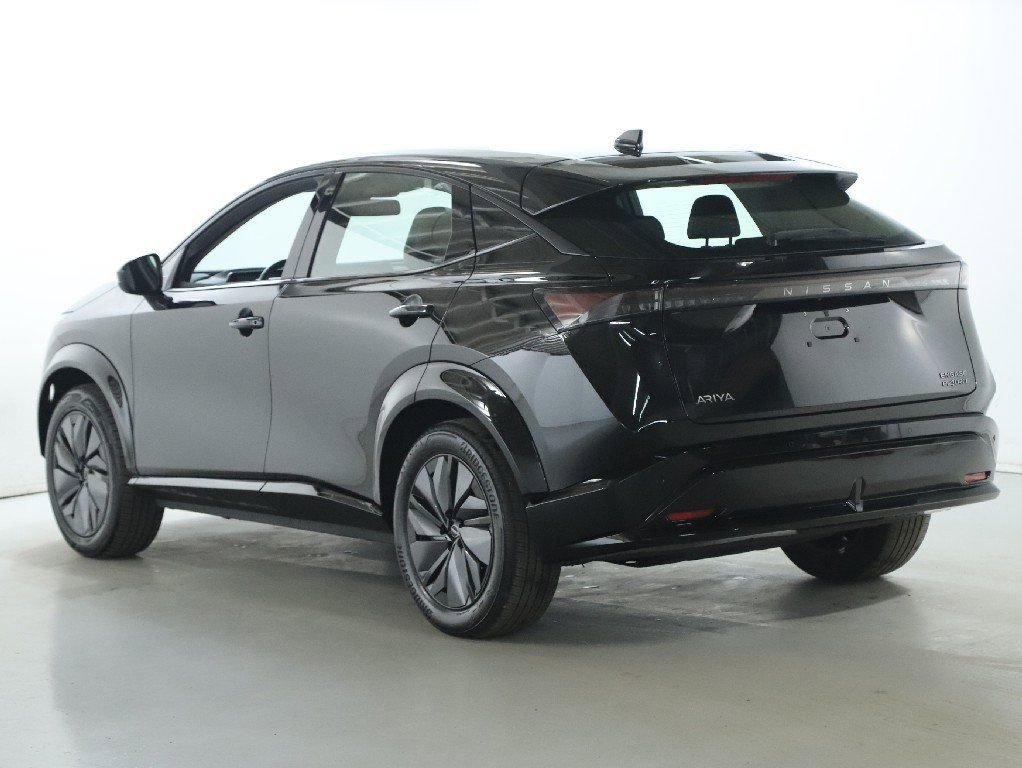 Used 2023 Nissan Ariya AWD image 39