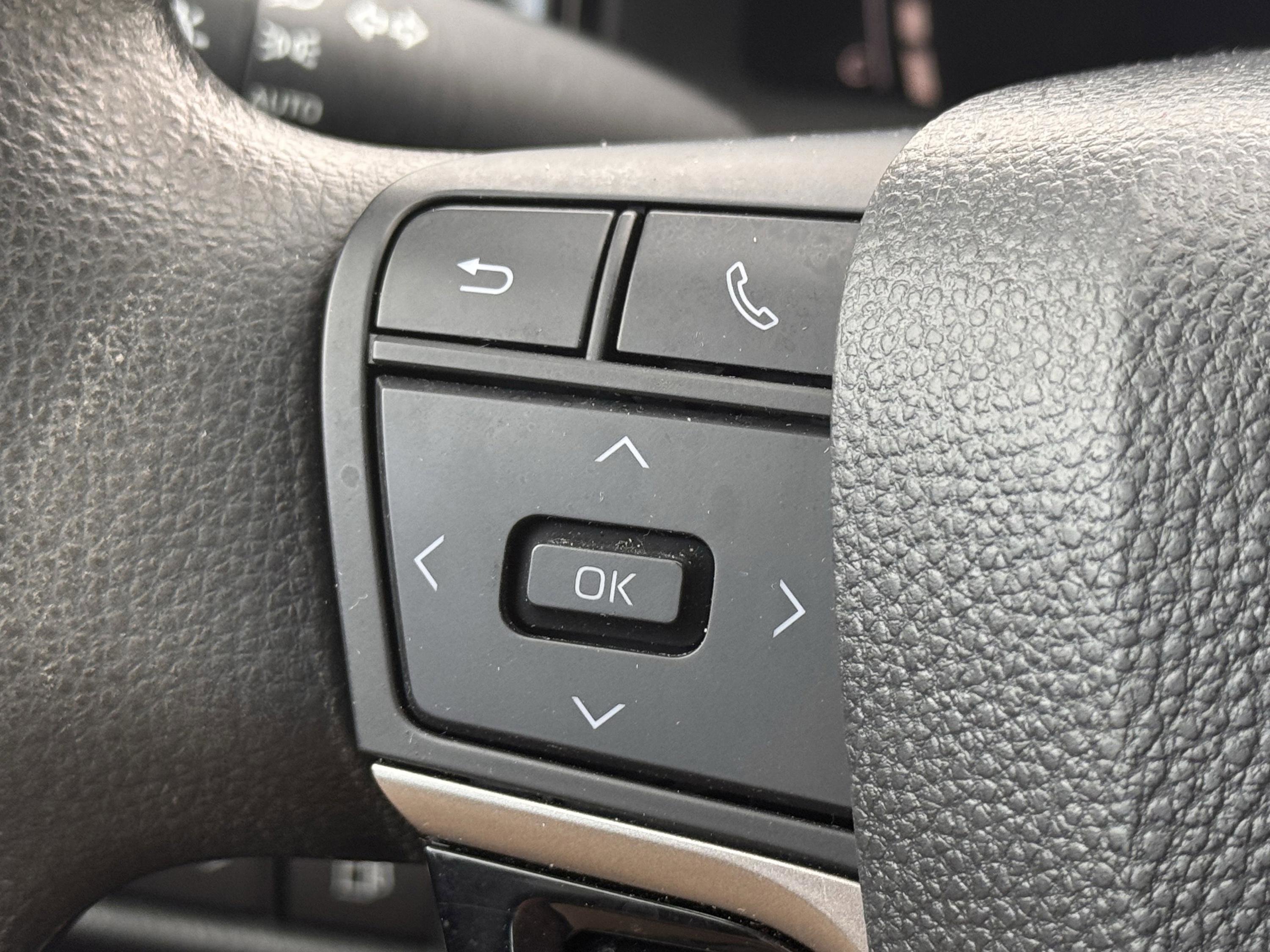 Used 2025 Toyota Camry LE FWD image 8