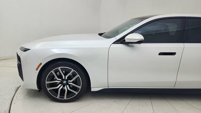 Used 2025 BMW 740i image 9