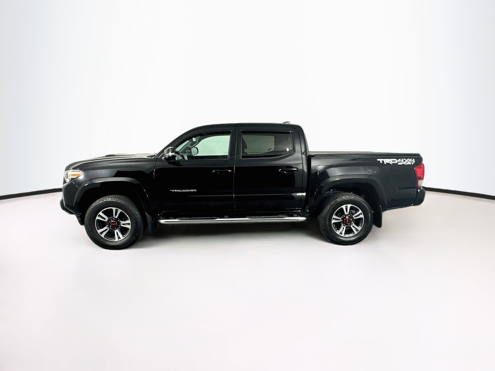 Used 2017 Toyota Tacoma TRD Sport w/ Tow Package (A/T) AWD/4WD image 4