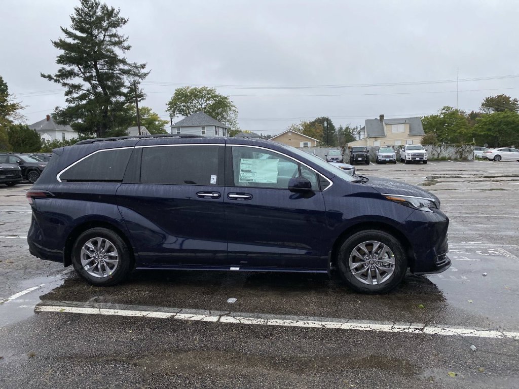 New 2026 Toyota Sienna XLE AWD/4WD image 2