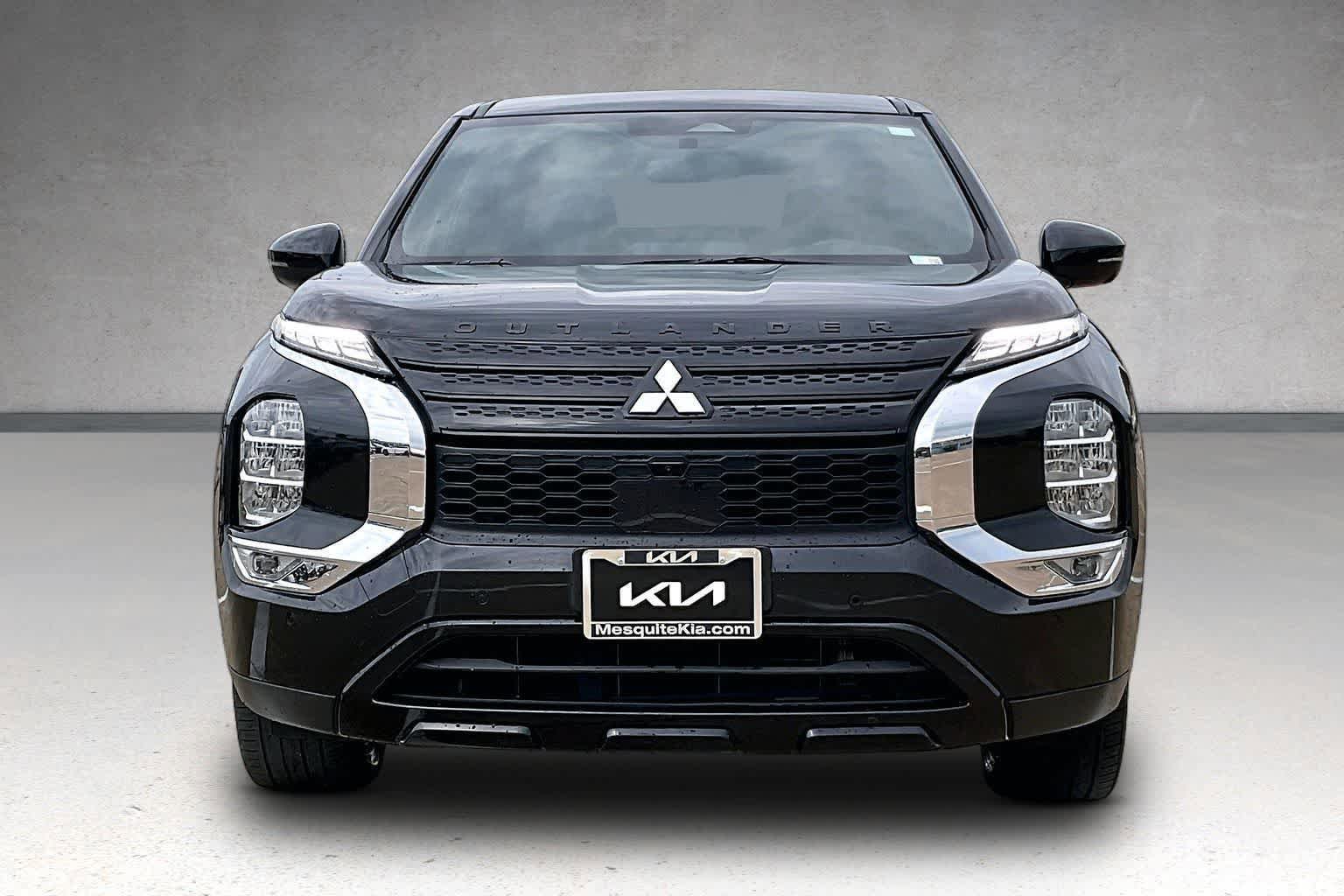 Used 2023 Mitsubishi Outlander SE Black Edition FWD image 6
