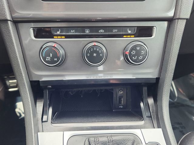 Used 2017 Volkswagen Golf Alltrack S image 39