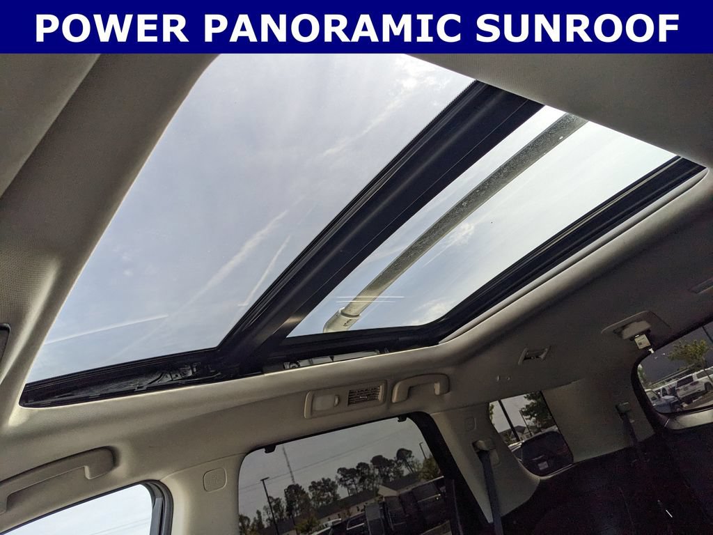 Used 2024 Nissan Pathfinder SL w/ SL Premium Package FWD image 2