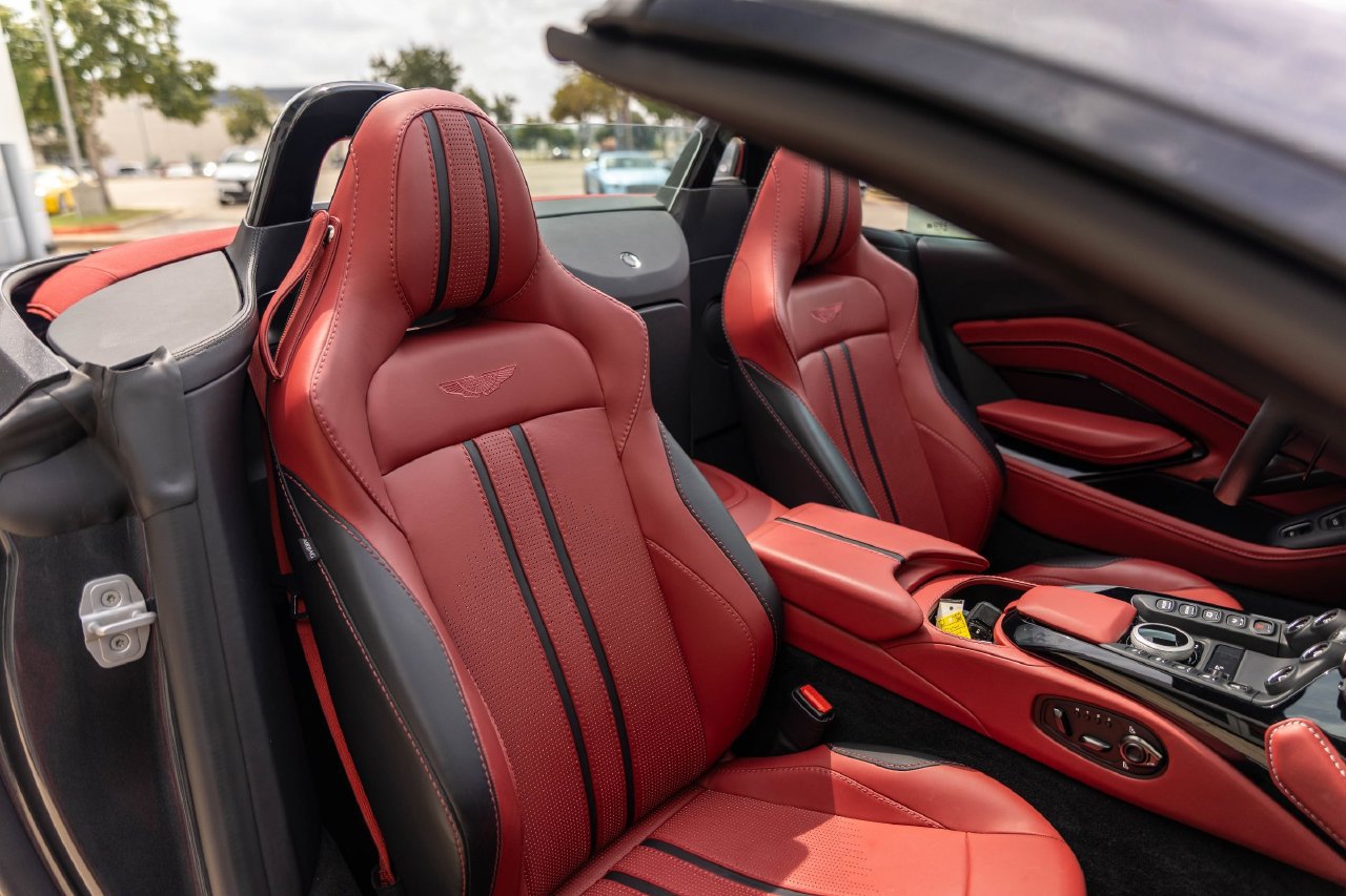 Used 2023 Aston Martin V8 Vantage Roadster RWD image 47