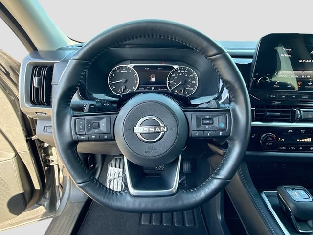 Used 2023 Nissan Pathfinder SL AWD/4WD image 11