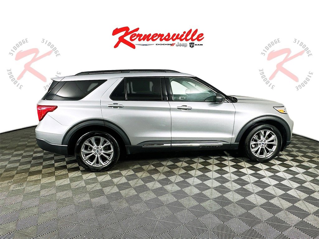 Used 2021 Ford Explorer XLT w/ Equipment Group 202A image 8