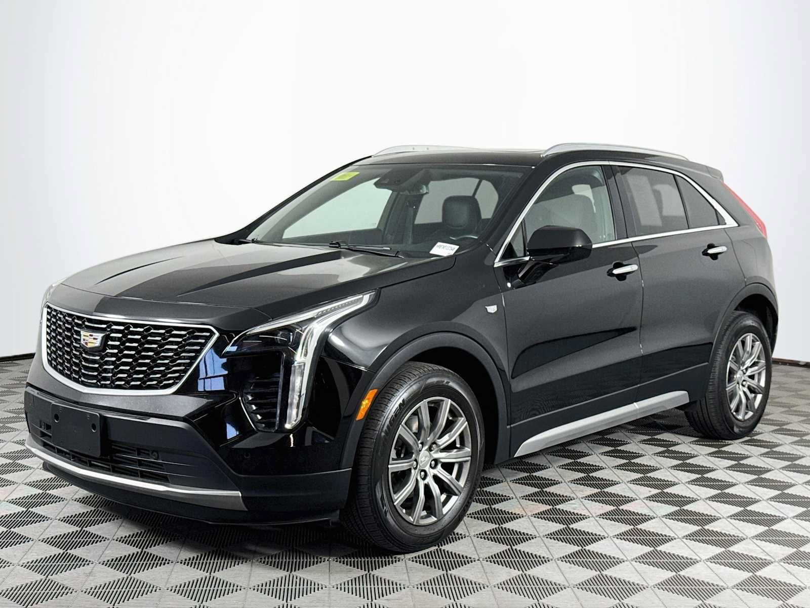 Used 2019 Cadillac XT4 Premium Luxury AWD/4WD image 1