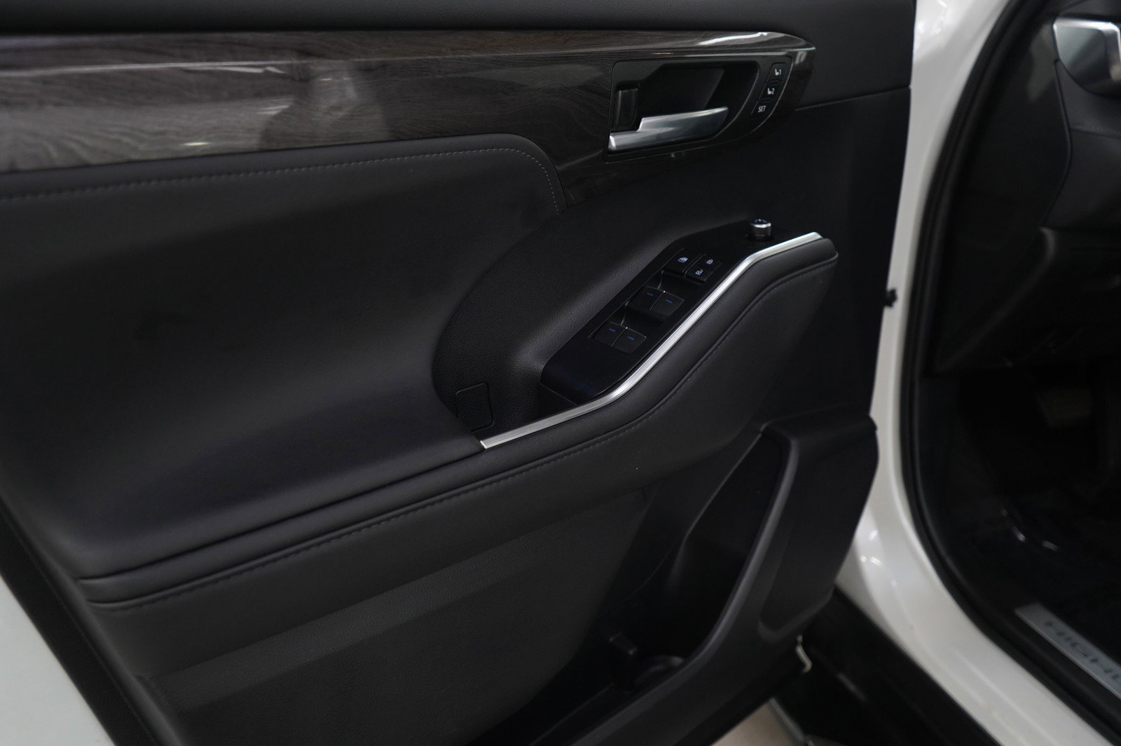 Used 2020 Toyota Highlander Limited image 21