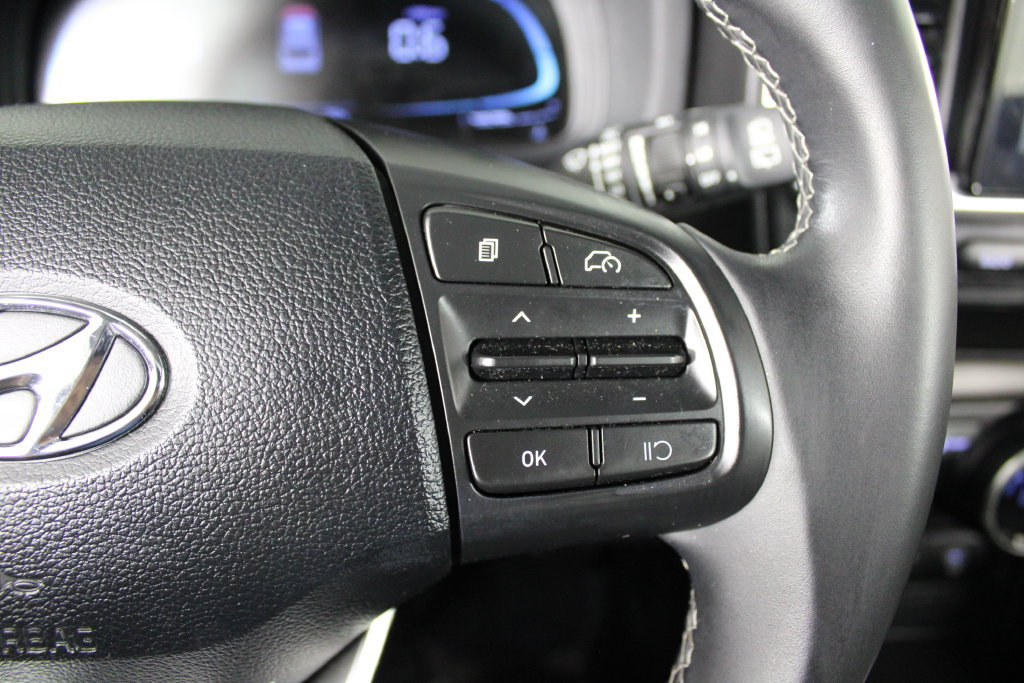 Certified 2024 Hyundai Venue SEL FWD image 26