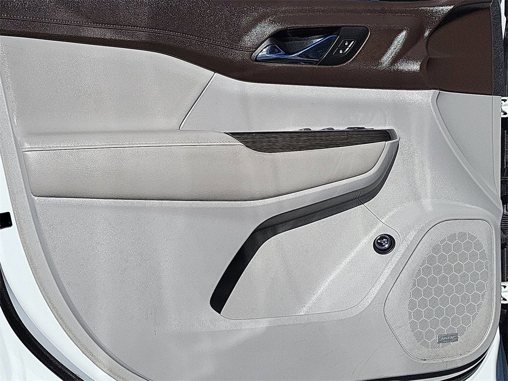 Certified 2023 GMC Acadia SLT image 6