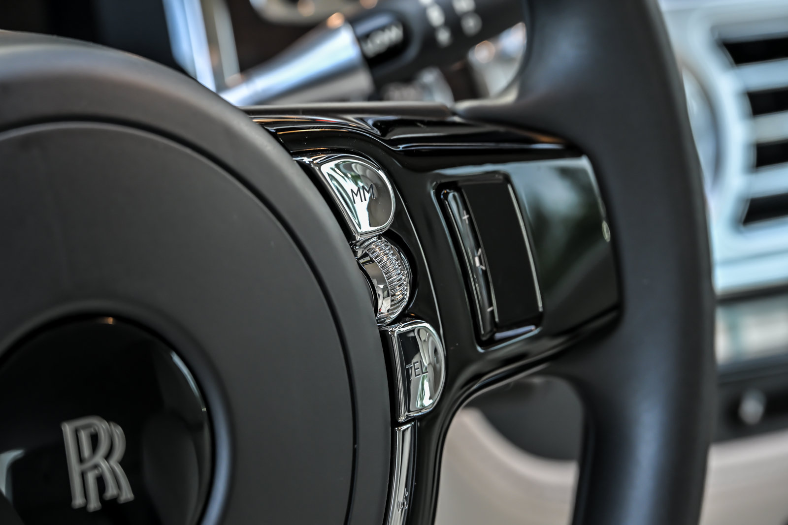 Used 2020 Rolls-Royce Dawn RWD image 31