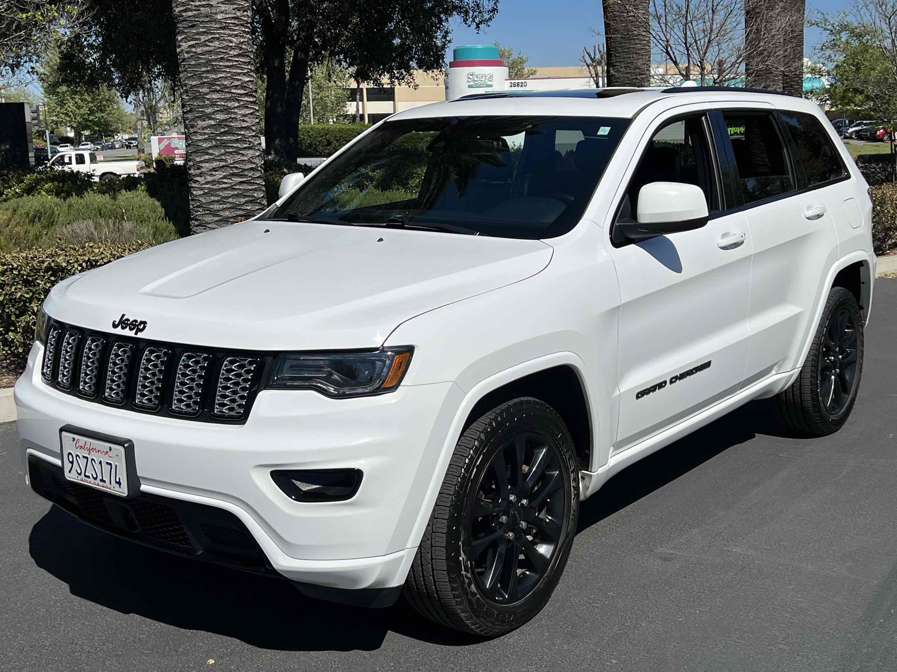 Used 2021 Jeep Grand Cherokee Laredo X image 13