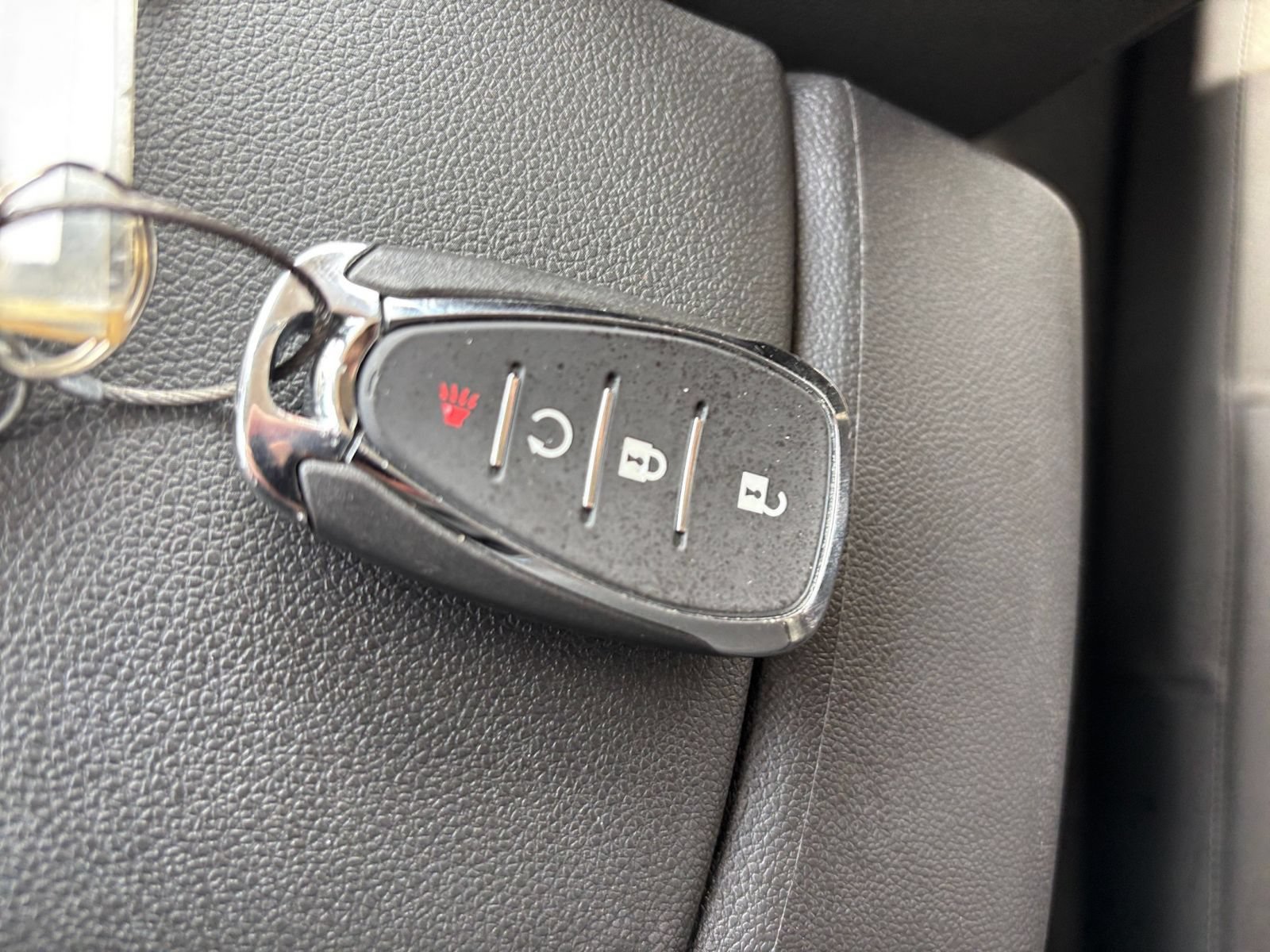 Used 2025 Chevrolet Trax LT FWD image 19