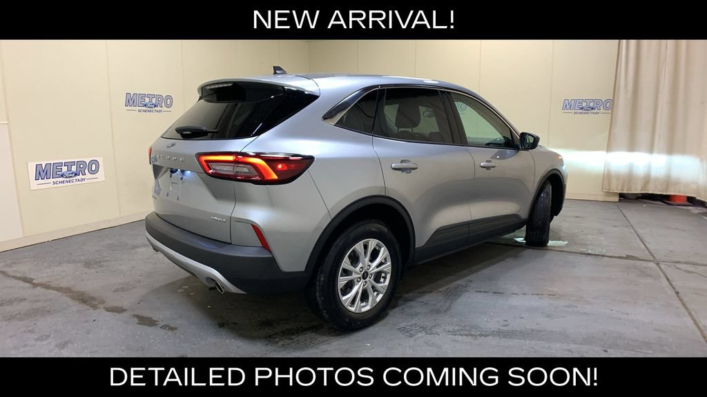 Used 2023 Ford Escape Active AWD/4WD image 3