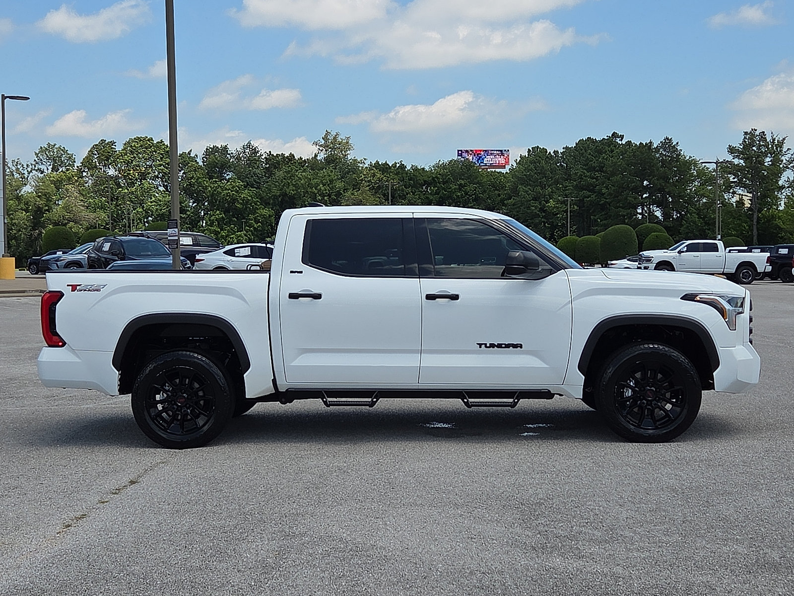 Used 2022 Toyota Tundra SR5 AWD/4WD image 6