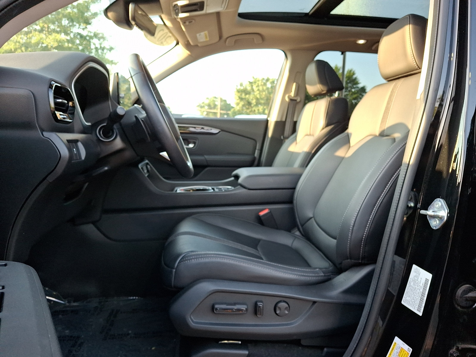 Used 2024 Honda Pilot Touring image 14