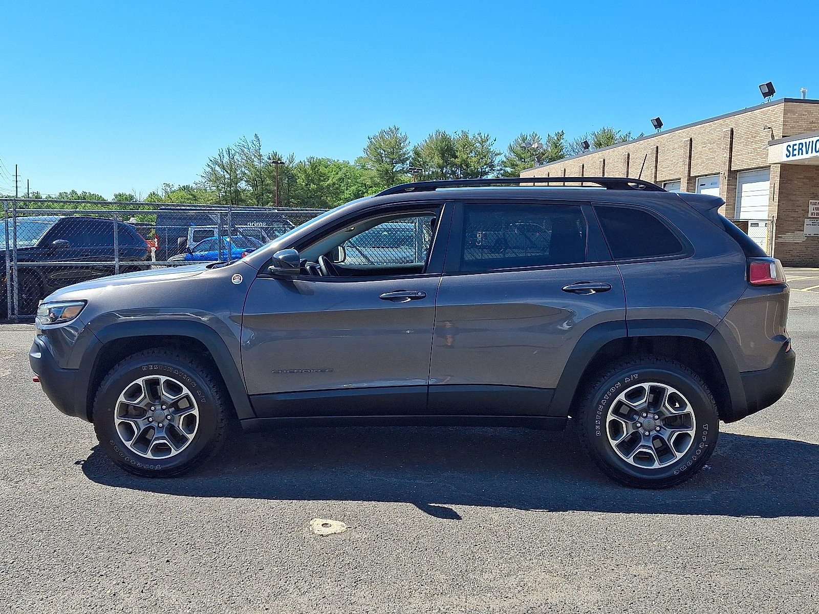 Used 2022 Jeep Cherokee Trailhawk w/ Comfort/Convenience Group AWD/4WD image 4