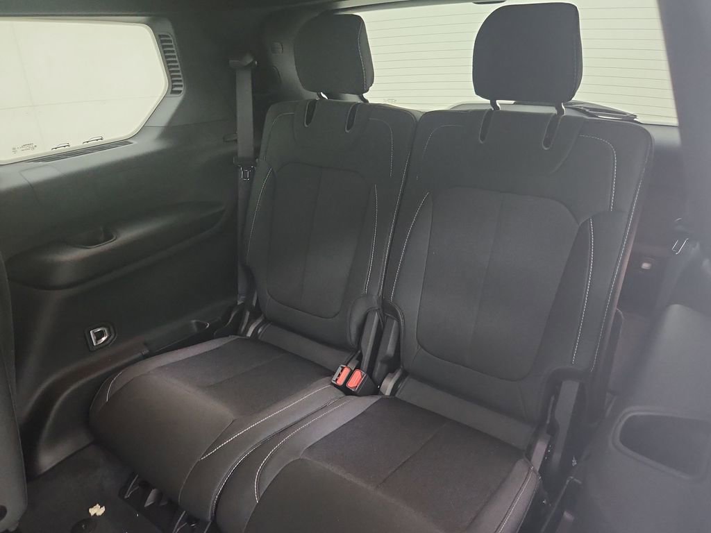 New 2025 Jeep Grand Cherokee L Laredo image 32