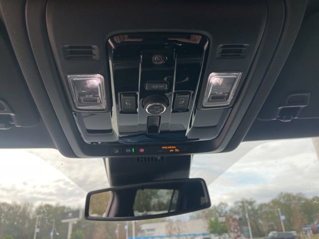 New 2026 Chevrolet Suburban Premier RWD image 38