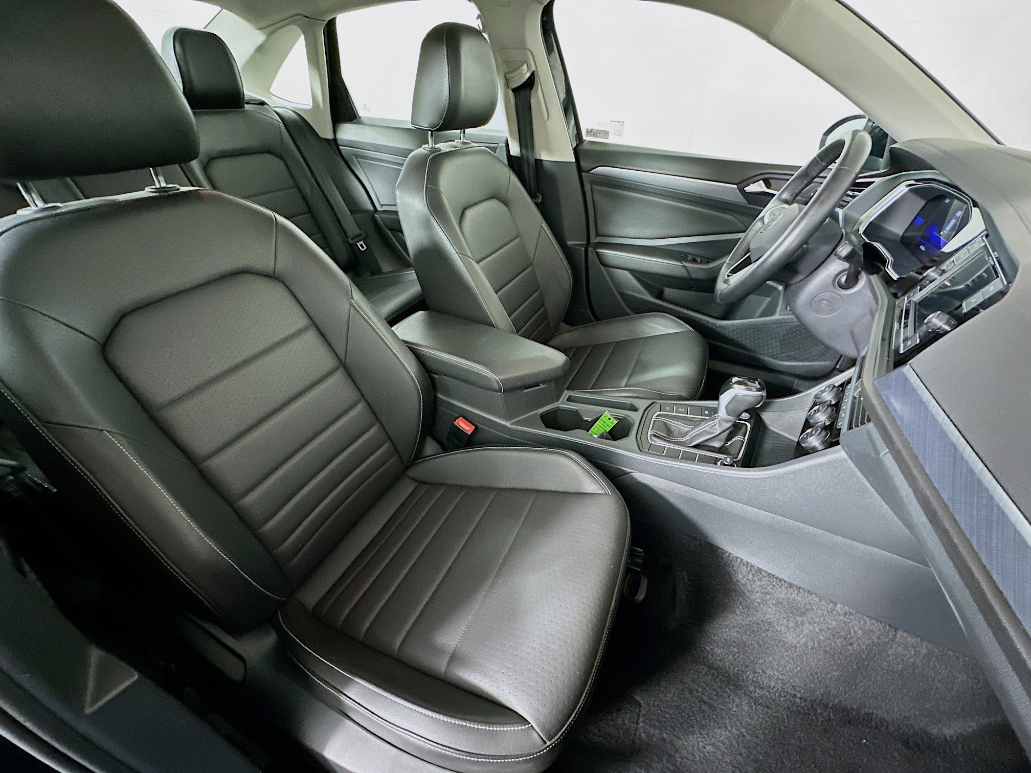 Used 2024 Volkswagen Jetta SE image 30