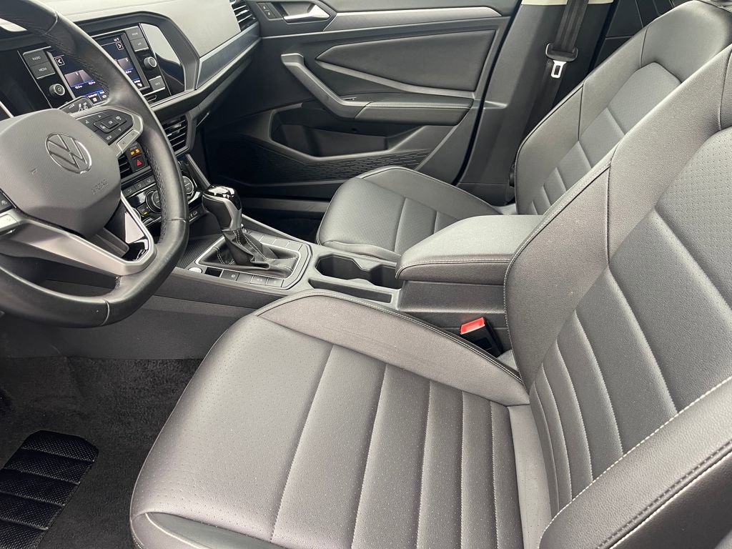 Used 2024 Volkswagen Jetta SE FWD image 9