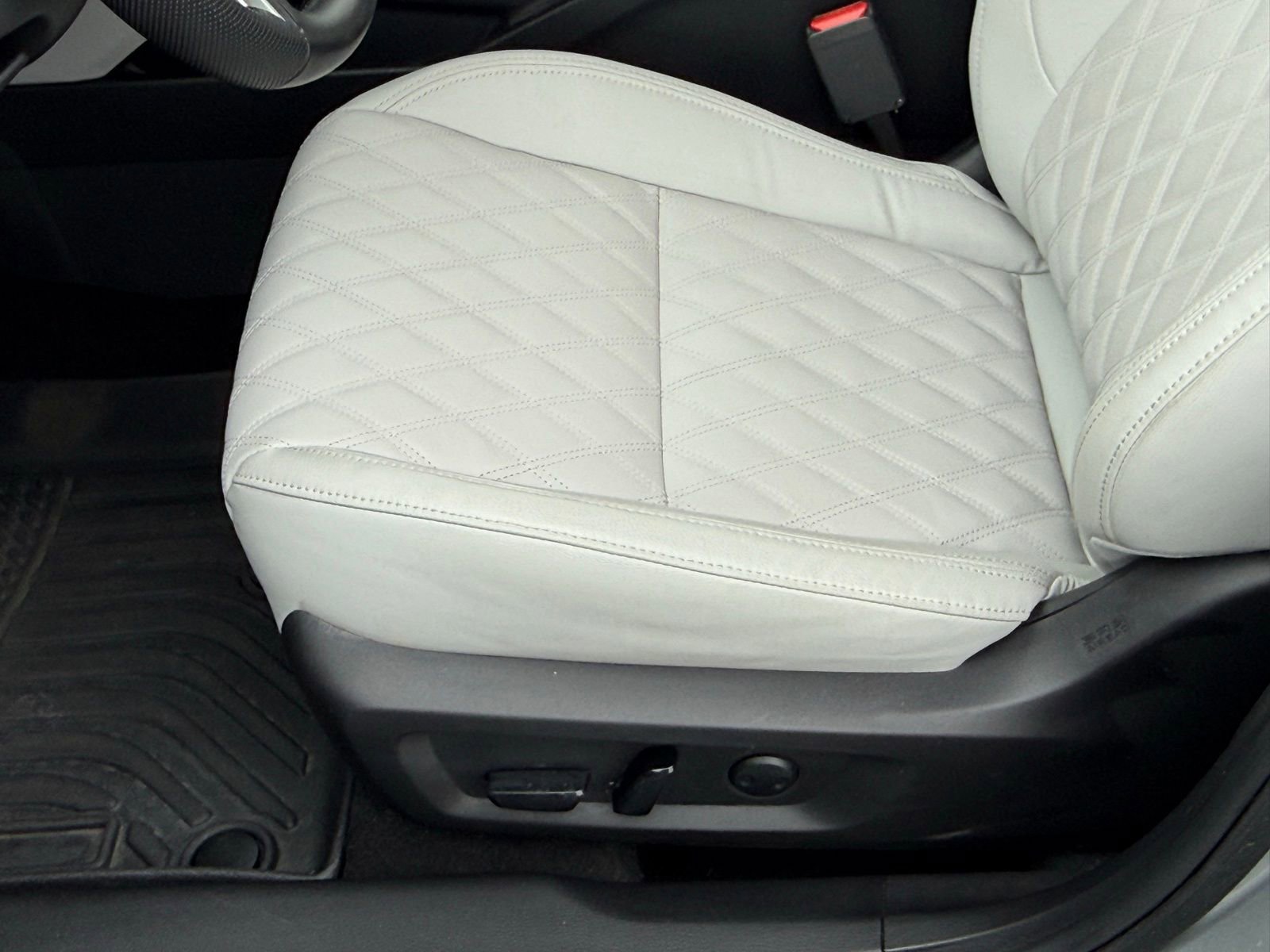 Used 2023 Mitsubishi Outlander SEL image 38