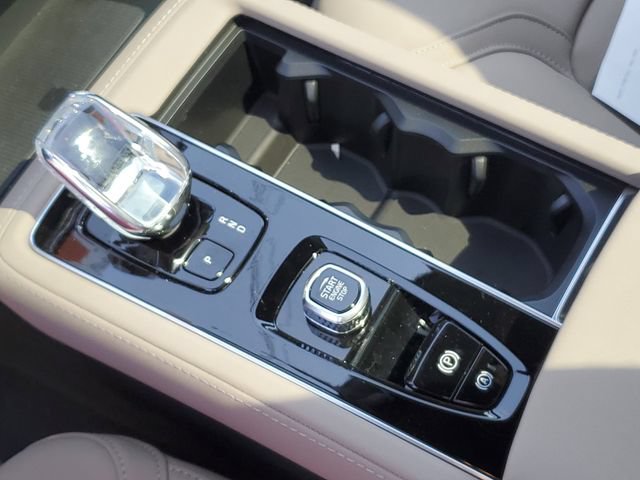 New 2026 Volvo XC90 B5 Plus w/ Protection Package Premier AWD/4WD image 21