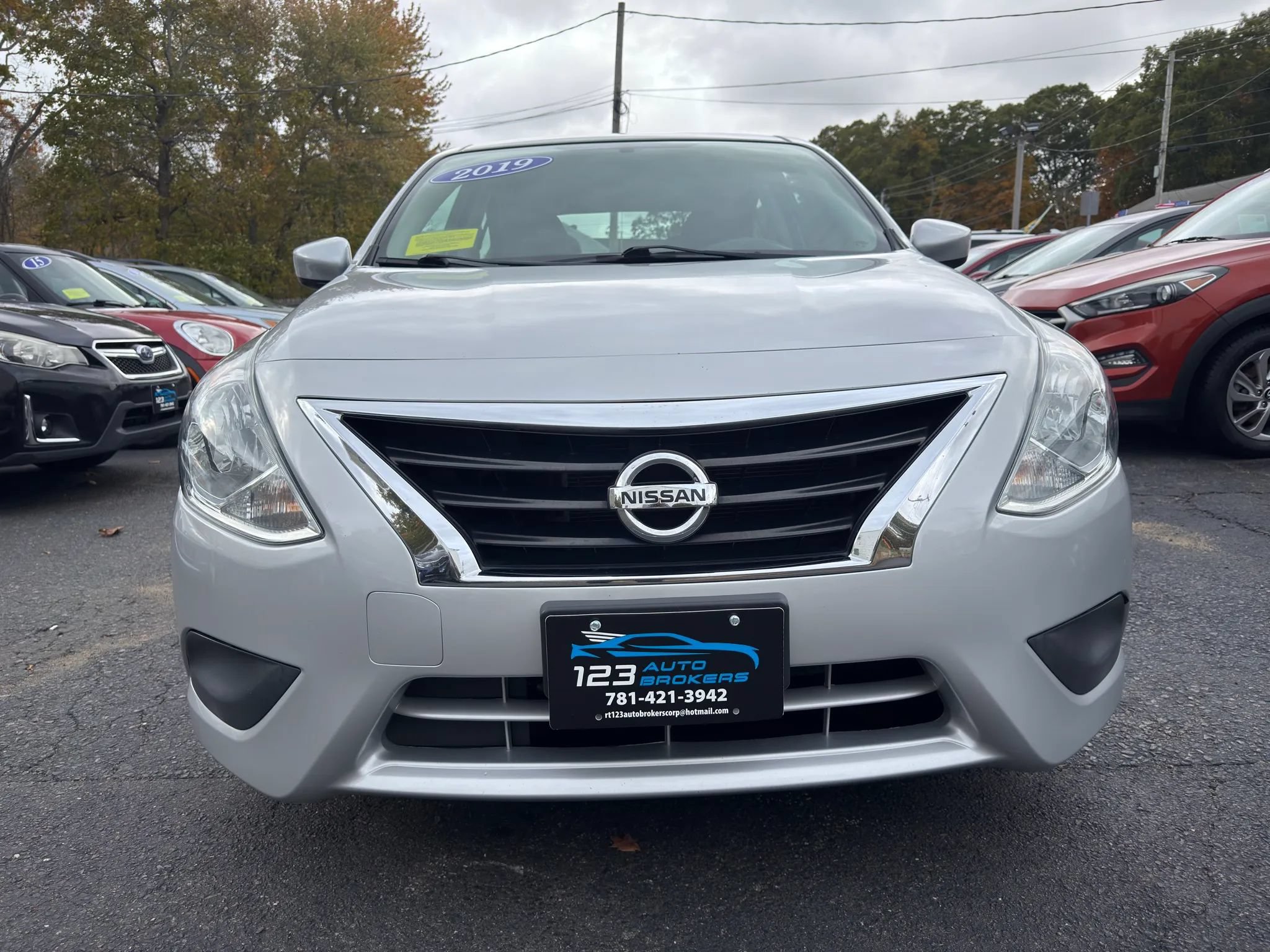 Used 2019 Nissan Versa SV FWD image 2