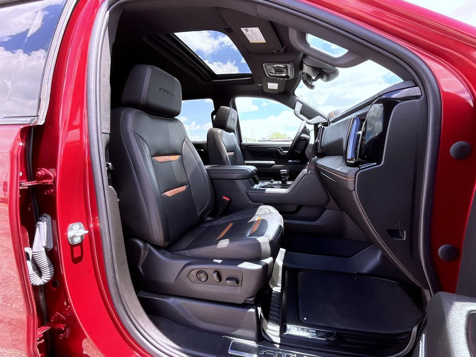 Certified 2023 GMC Sierra 1500 AT4 w/ Technology Package AWD/4WD image 17
