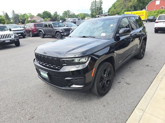 Certified 2024 Jeep Grand Cherokee Altitude AWD/4WD image 3