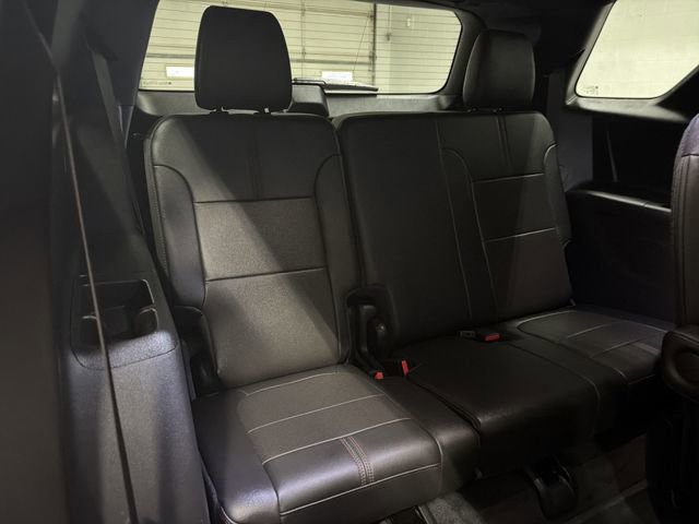 Used 2023 Chevrolet Traverse RS image 16