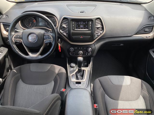 Used 2017 Jeep Cherokee Latitude w/ Cold Weather Group AWD/4WD image 9