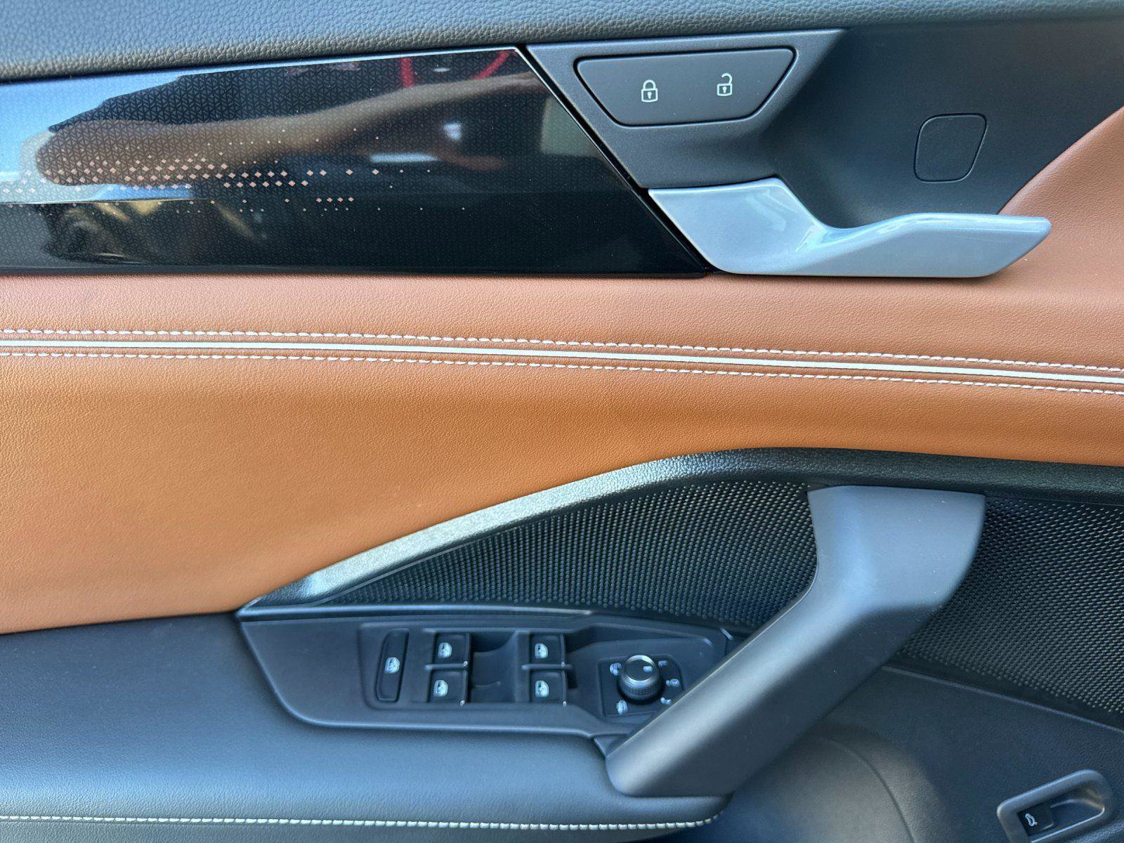 New 2026 Volkswagen Tiguan SEL R-Line image 10