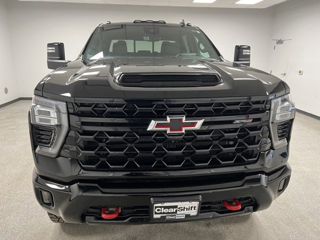 Used 2024 Chevrolet Silverado 2500 ZR2 w/ Technology Package image 3