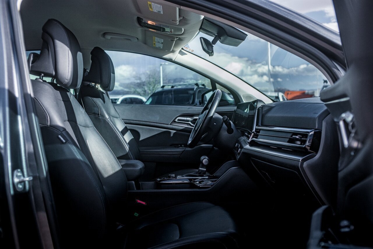 Used 2024 Kia Sportage EX image 42