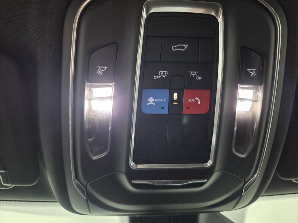 Certified 2025 Jeep Grand Cherokee Limited w/ MOPAR Finishing Package AWD/4WD image 17