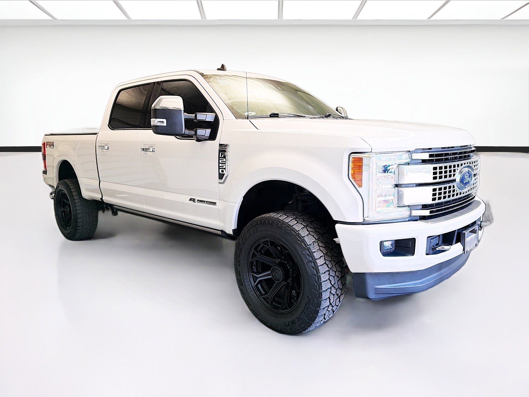 Used 2019 Ford F250 Platinum w/ Platinum Ultimate Package AWD/4WD image 3