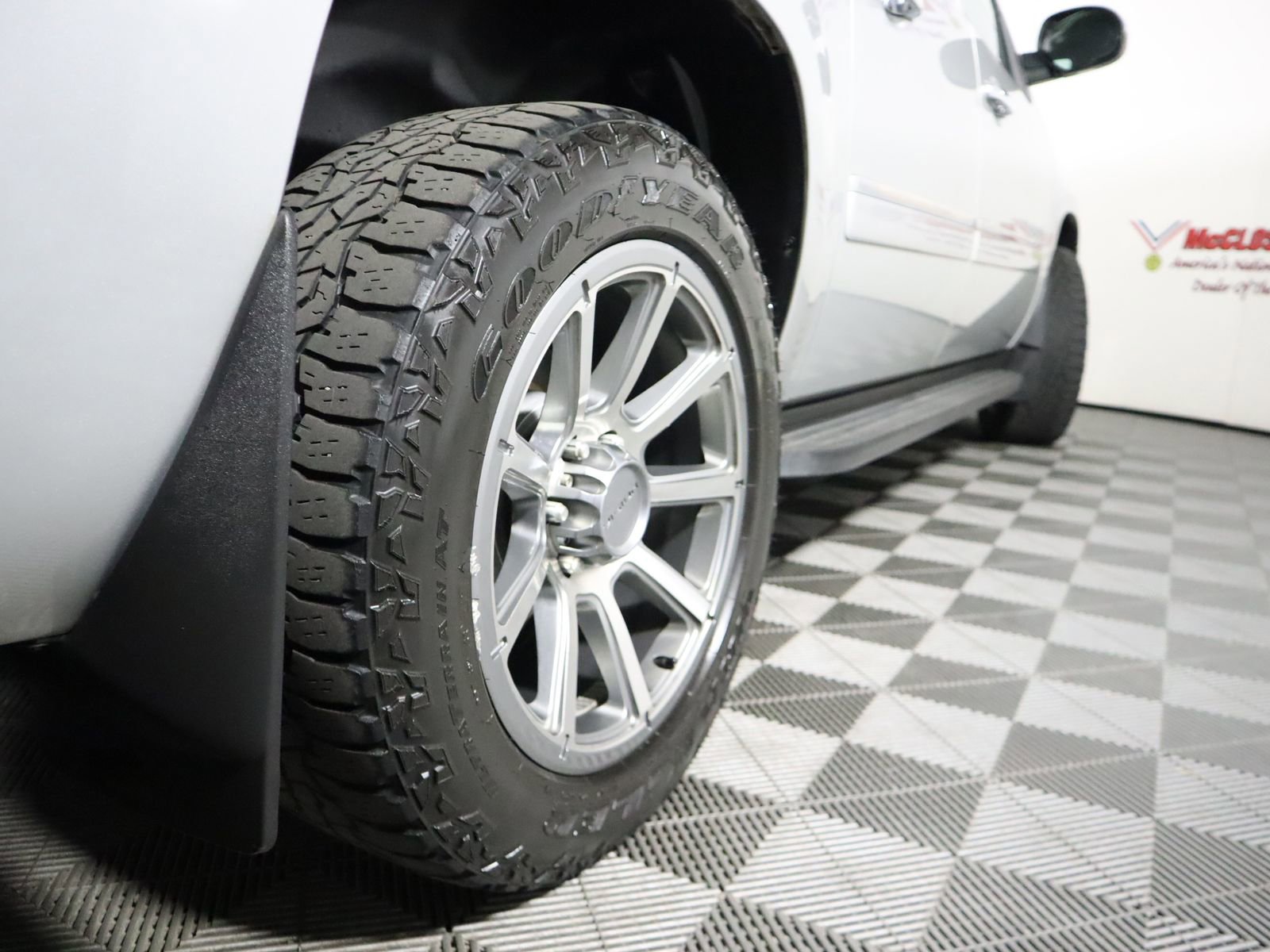 Used 2013 Chevrolet Avalanche LTZ image 11